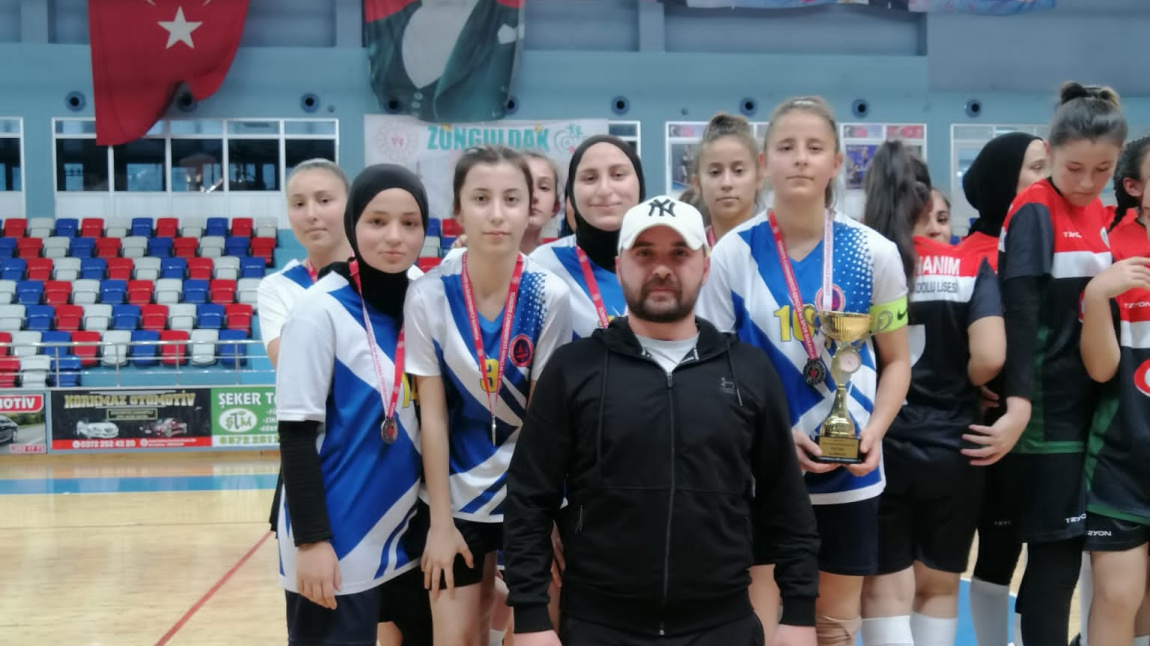 Okulumuz Kız Futsal Takımımız Türkiye Şampiyonasını Yolunda...